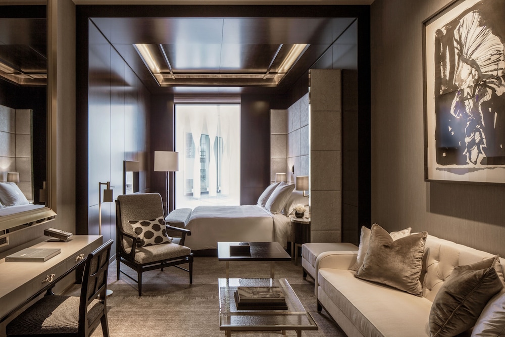 Four Seasons Hotel London at Tower Bridge 5