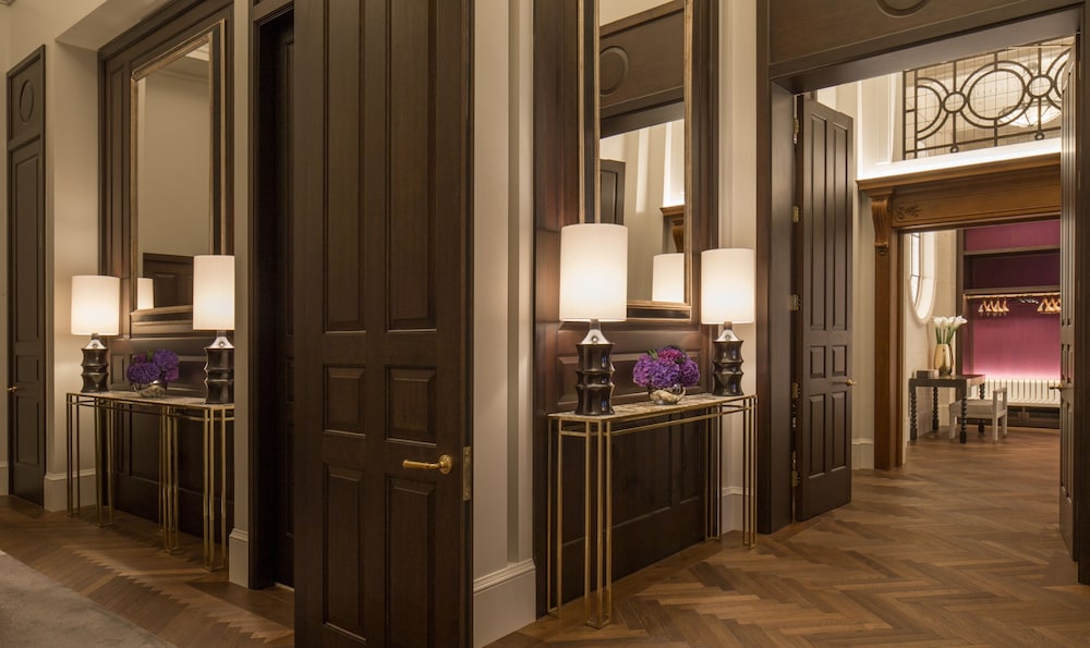 Four Seasons Hotel London at Tower Bridge 12