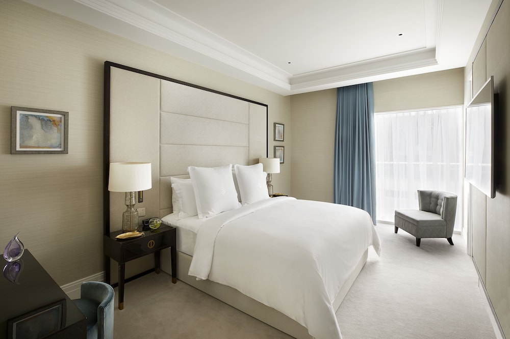 Four Seasons Hotel London at Tower Bridge 8