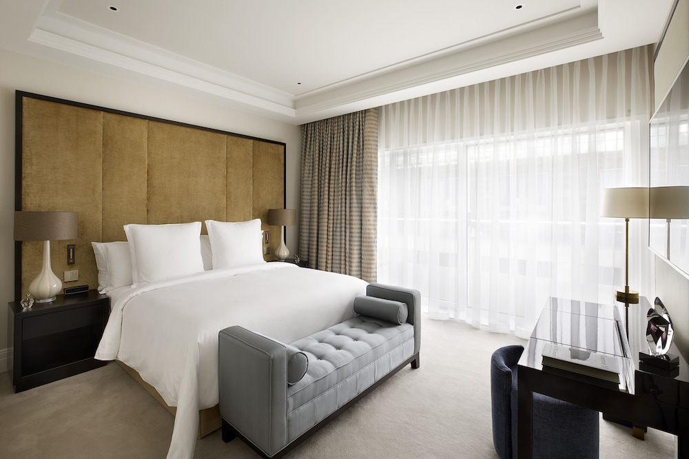Four Seasons Hotel London at Tower Bridge 10