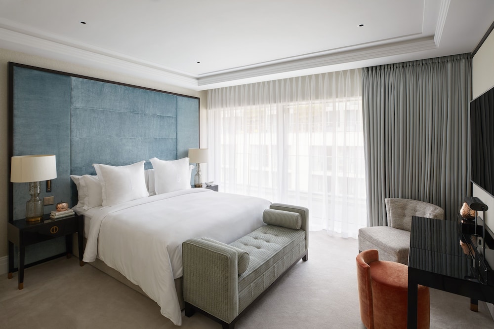 Four Seasons Hotel London at Tower Bridge 9