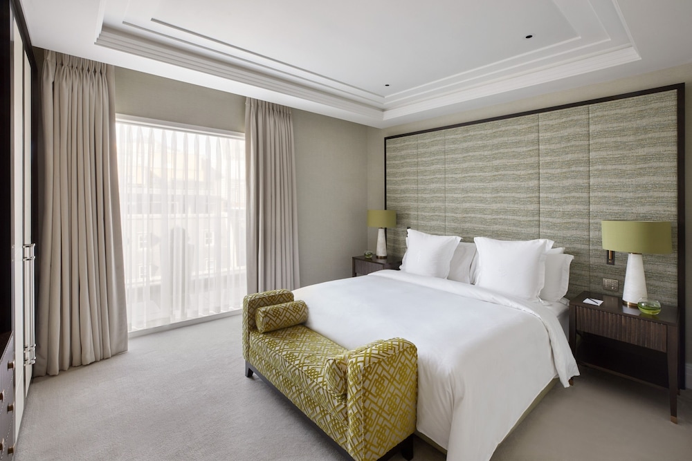 Four Seasons Hotel London at Tower Bridge 15