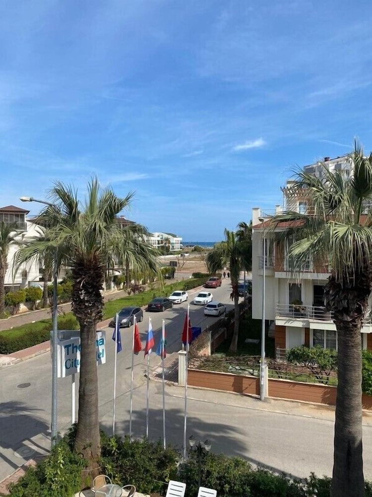 Theluna City Hotel 14