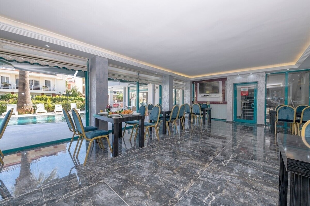 Theluna City Hotel 12