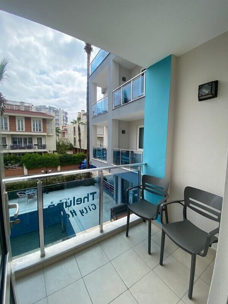 Theluna City Hotel 8