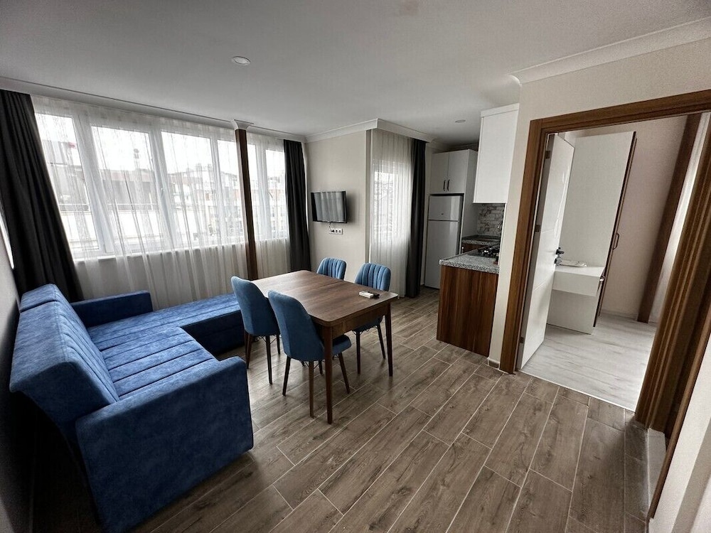 Theluna City Hotel 6