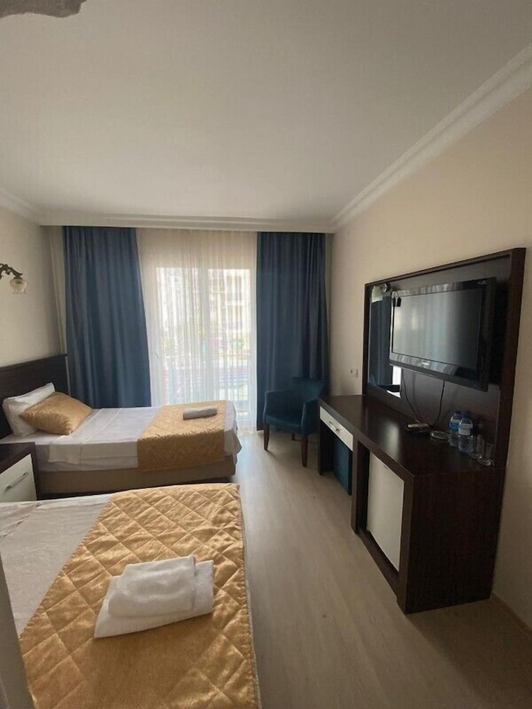 Theluna City Hotel 3