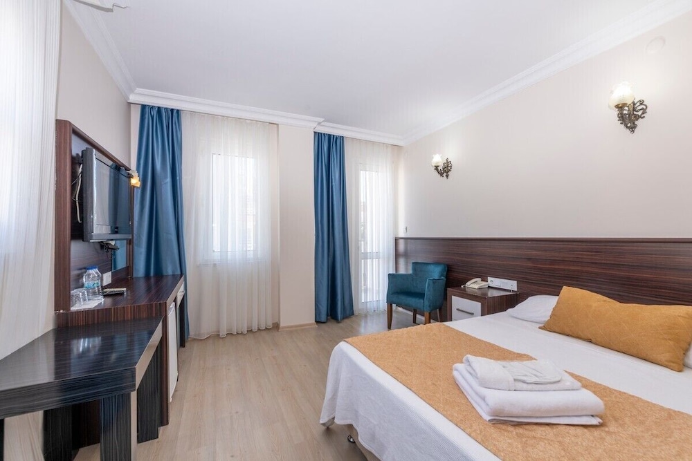 Theluna City Hotel 2