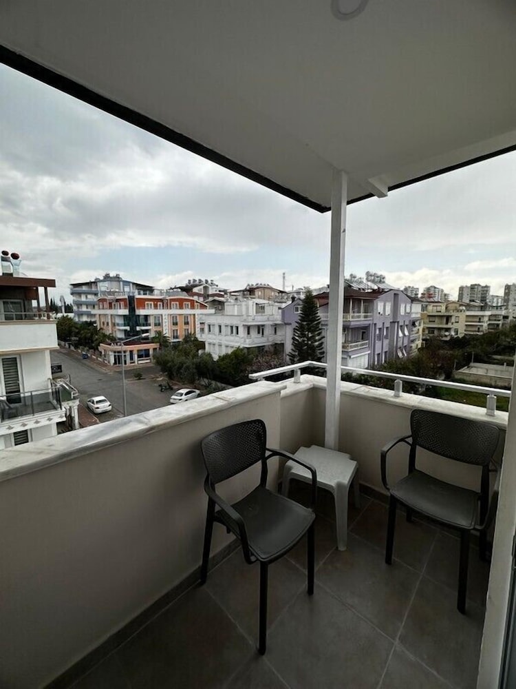 Theluna City Hotel 7
