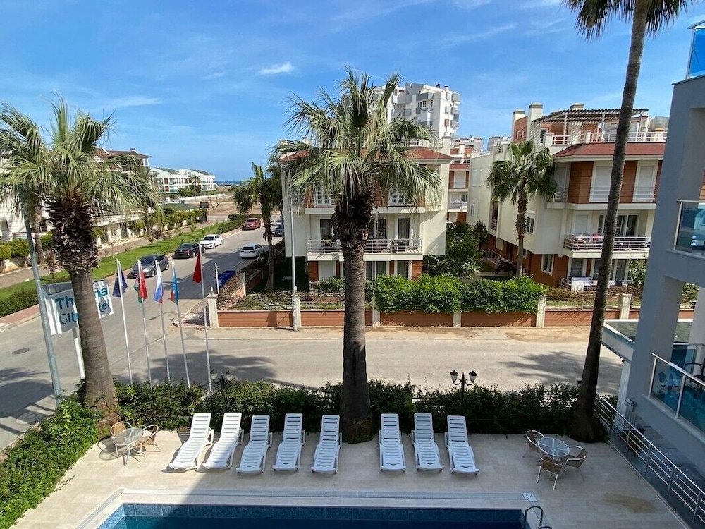 Theluna City Hotel 17