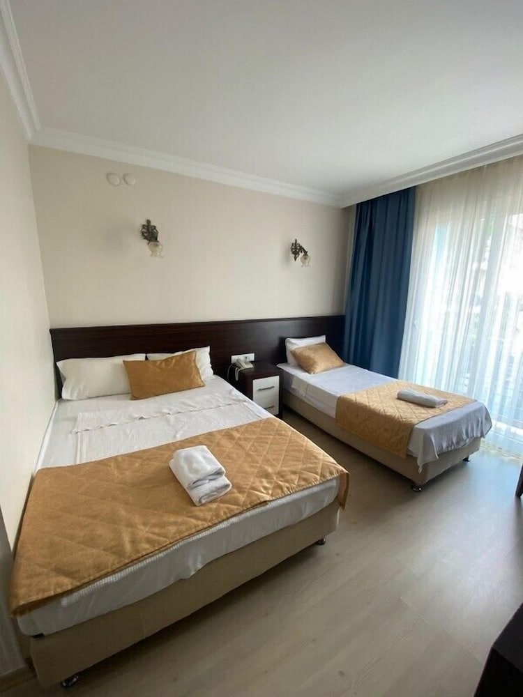 Theluna City Hotel 13