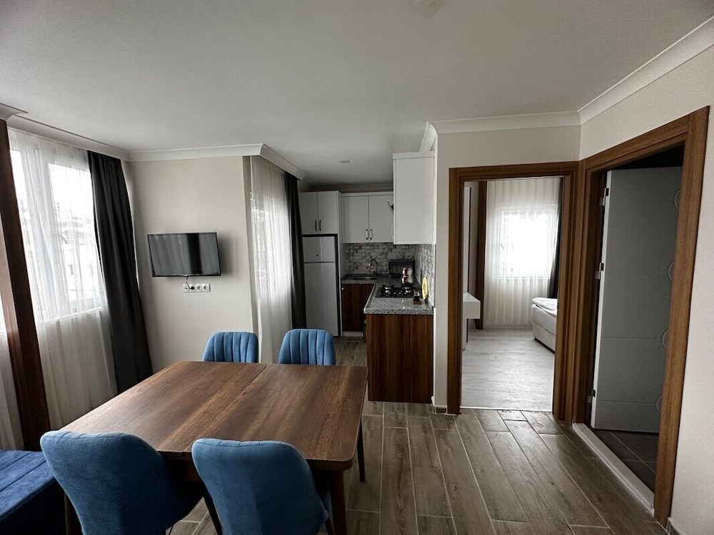 Theluna City Hotel 5