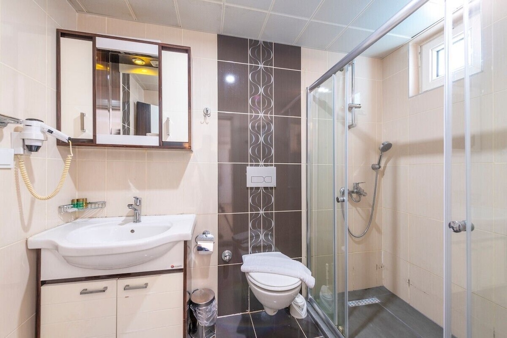 Theluna City Hotel 9