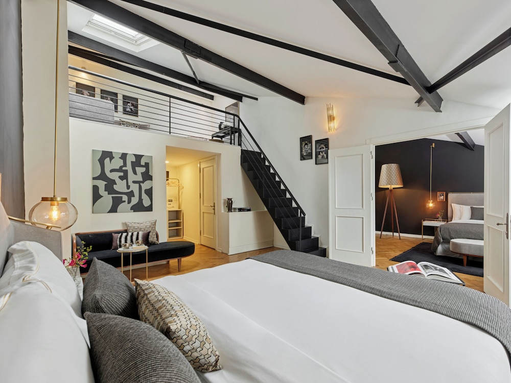 Mr.Cas Hotels 24