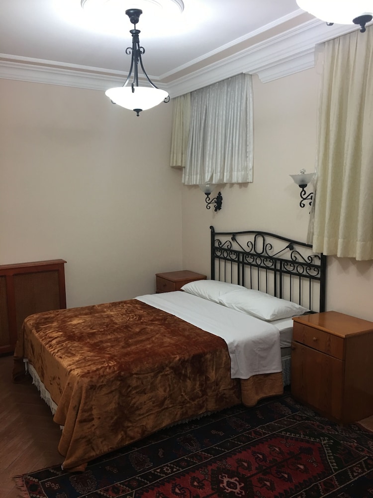 Side Hotel 10