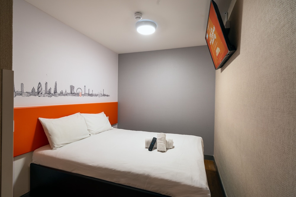 easyHotel Croydon 8