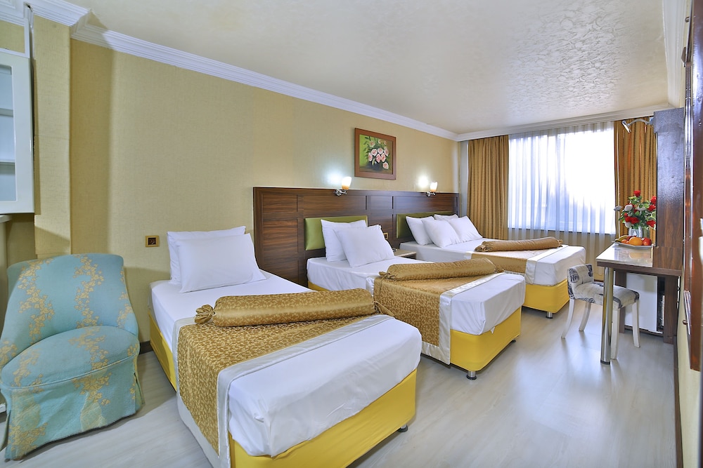 The Center Hotel 18
