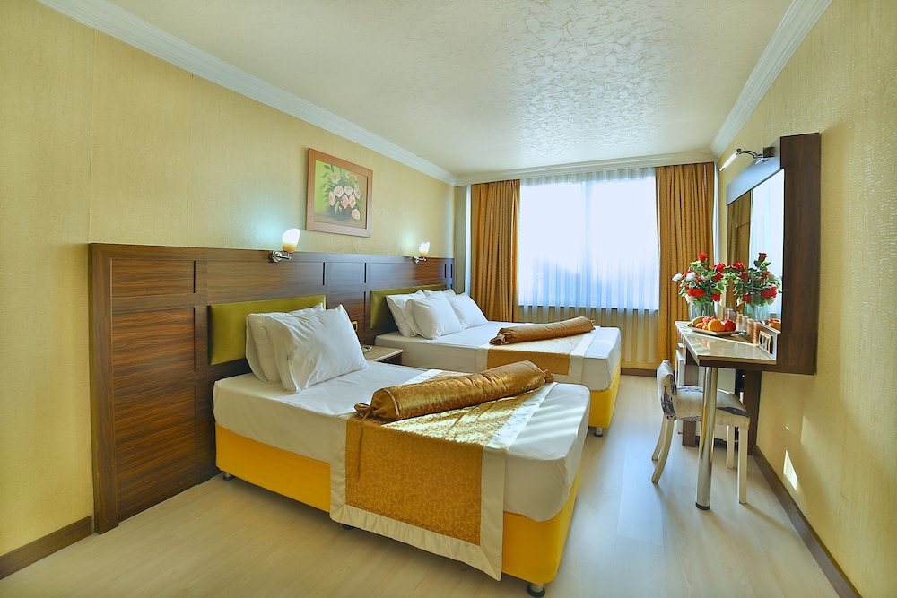 The Center Hotel 13