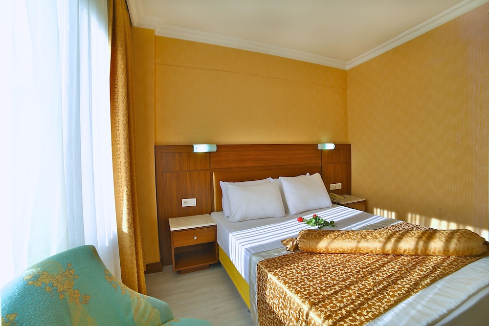The Center Hotel 10