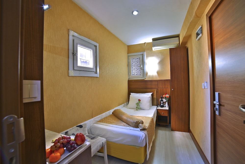 The Center Hotel 17