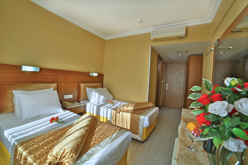 The Center Hotel 7