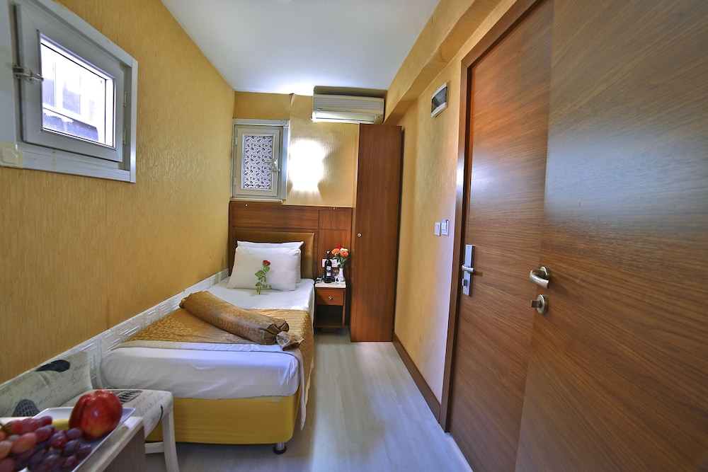 The Center Hotel 15