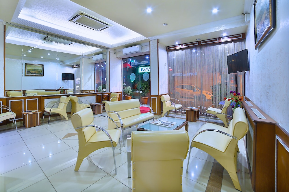 The Center Hotel 5