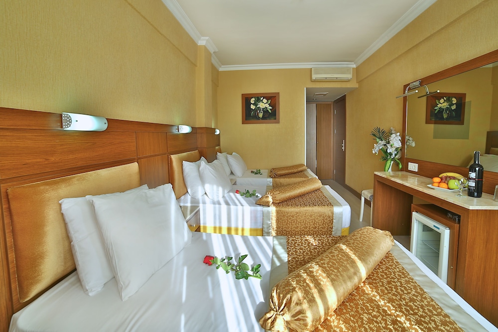 The Center Hotel 16