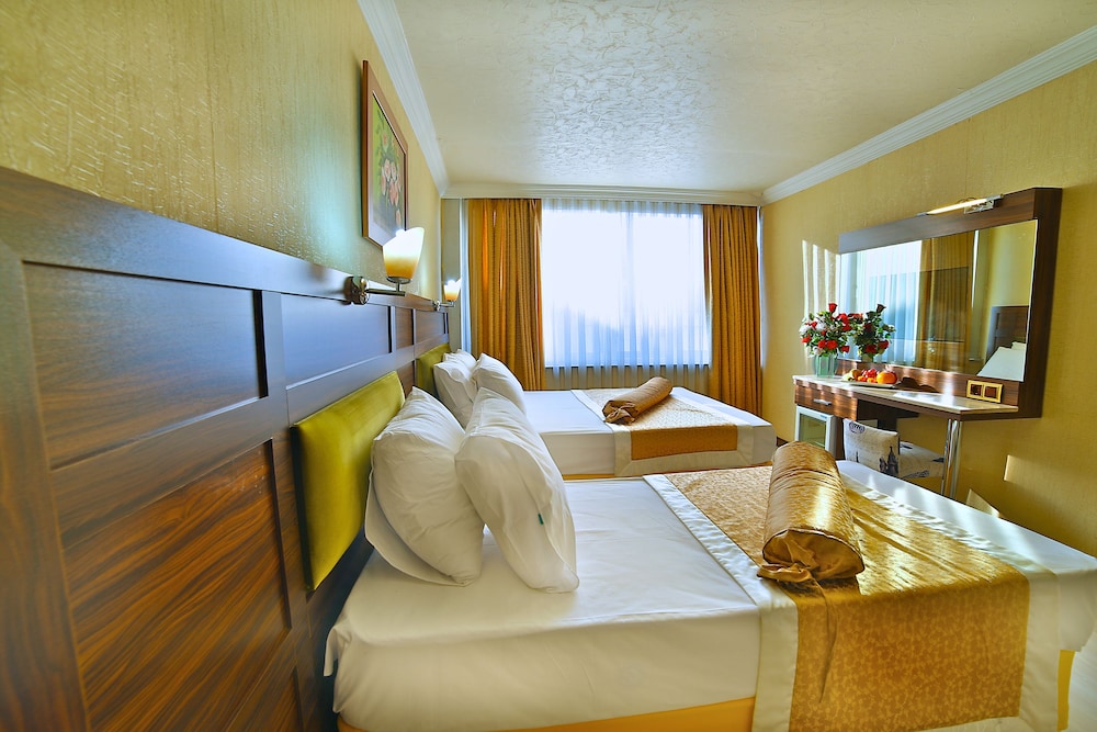The Center Hotel 12