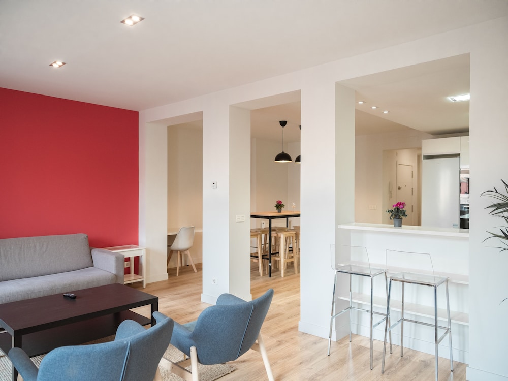 Apartments Slow Suites Luchana 1