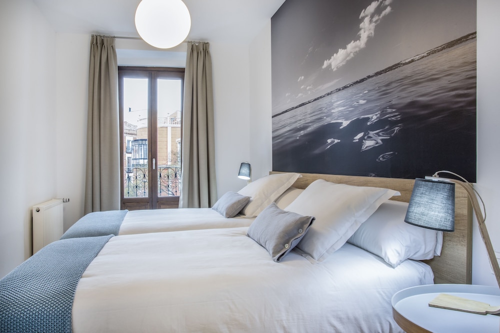 Apartments Slow Suites Luchana 18