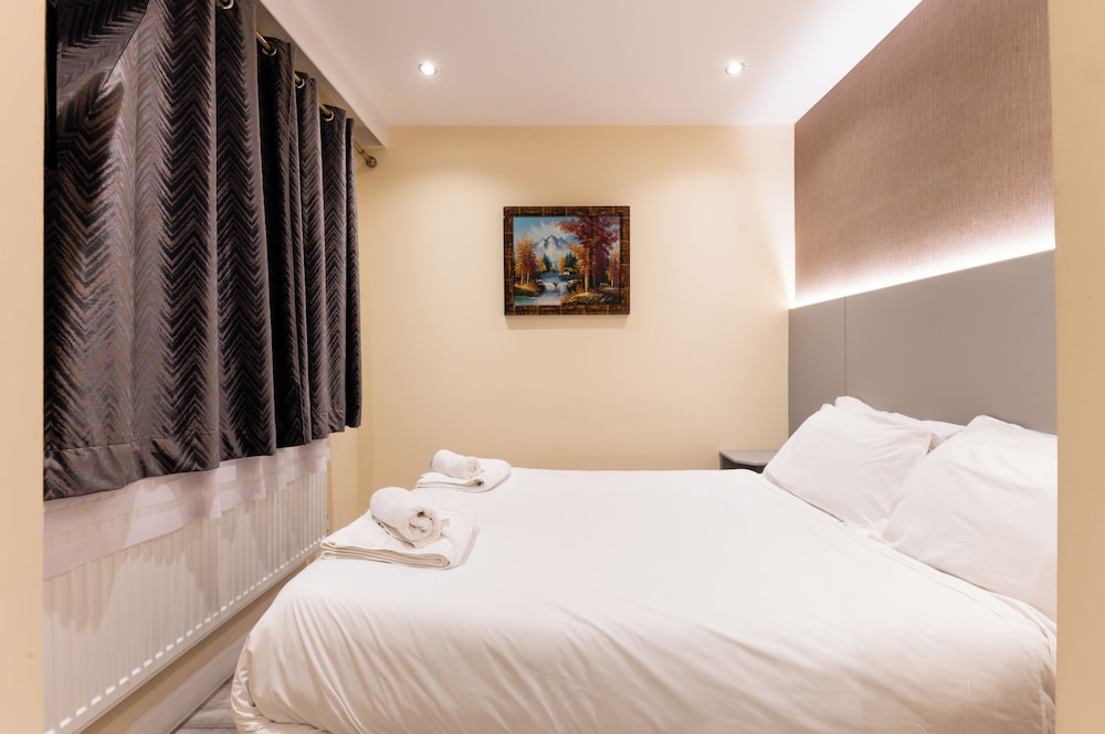 Belmont Hotel 21