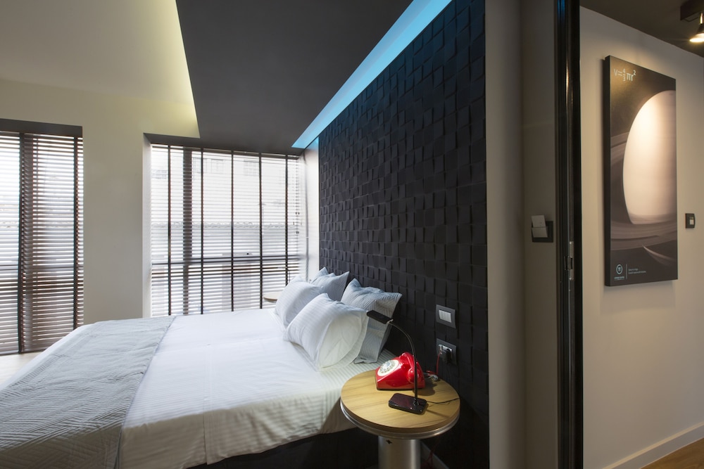 Pi Athens Suites 16