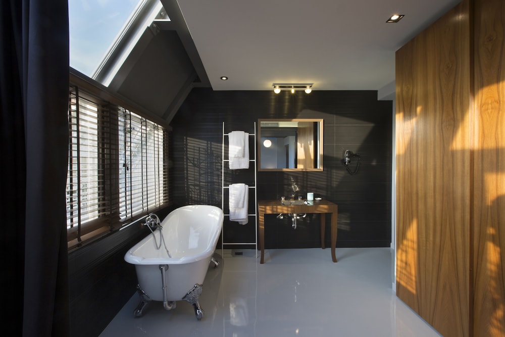 Pi Athens Suites 18