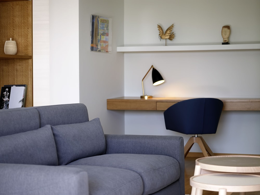 Scale Suites 21