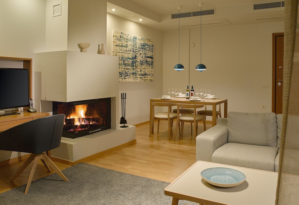 Scale Suites 23