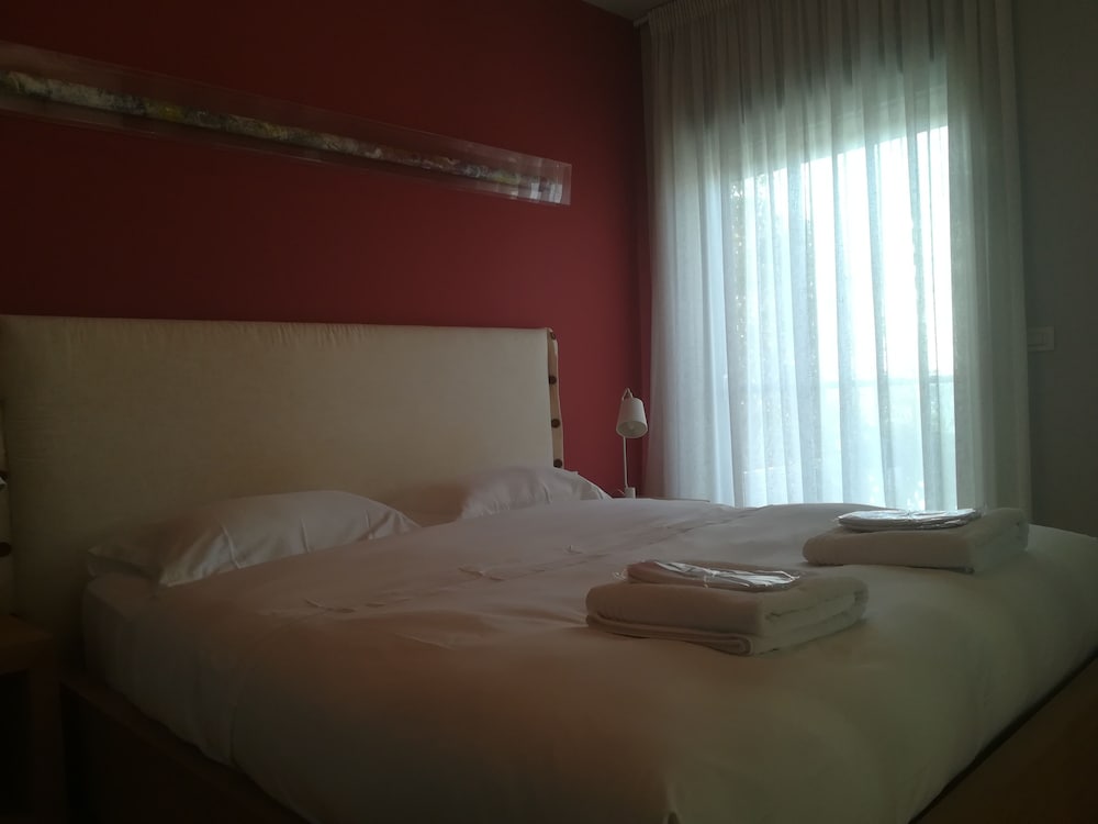 Scale Suites 12