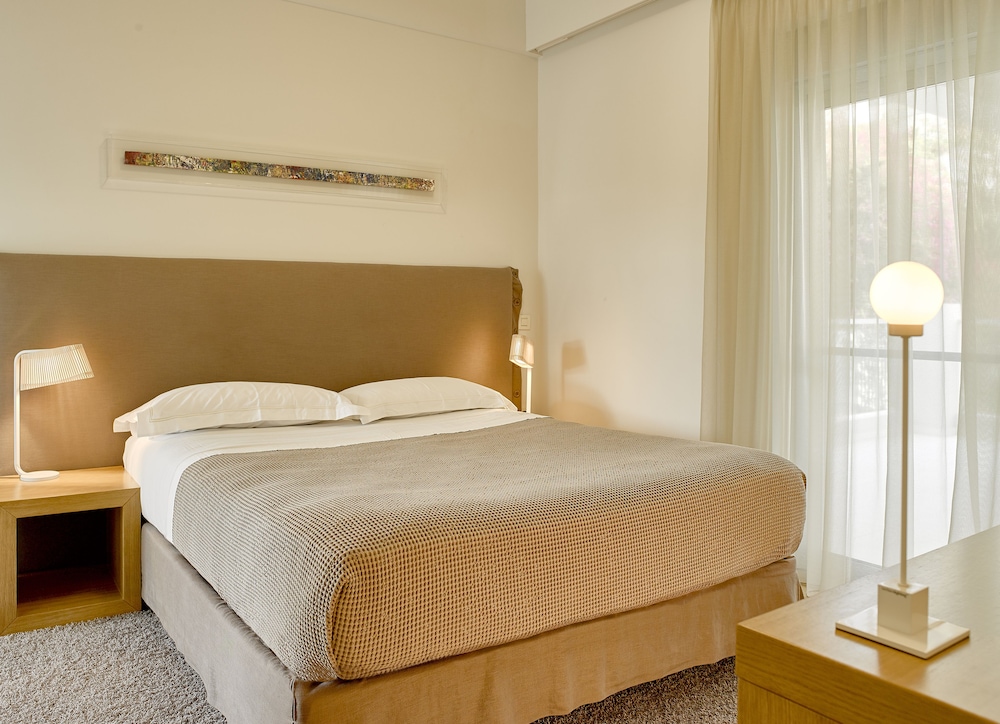 Scale Suites 8