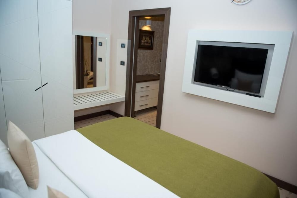 Atera Business Suites 1