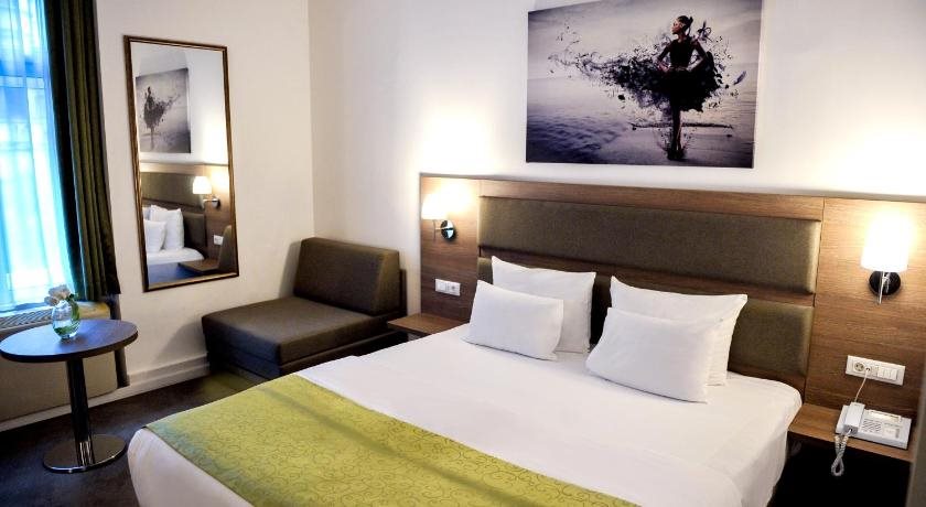 Hotel Opera 1