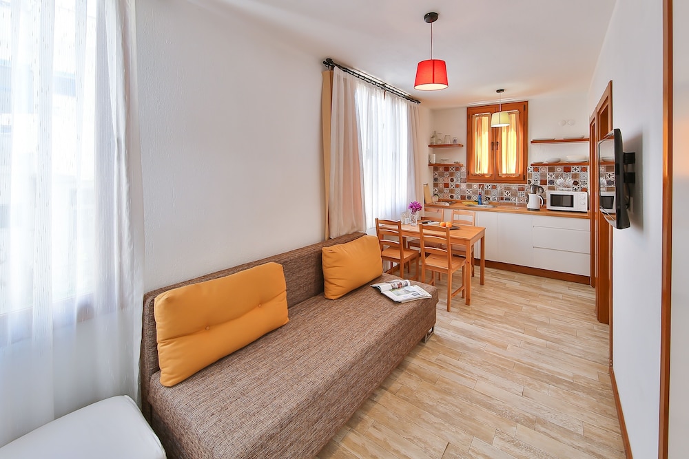 Mare Nostrum Apart 20