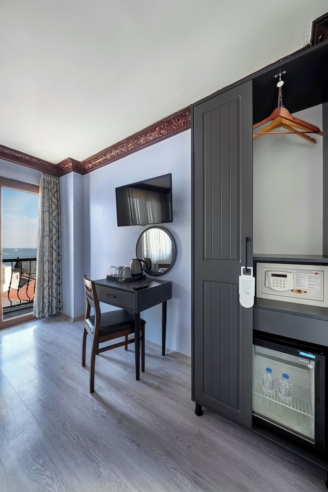 Mytra Hotel 8