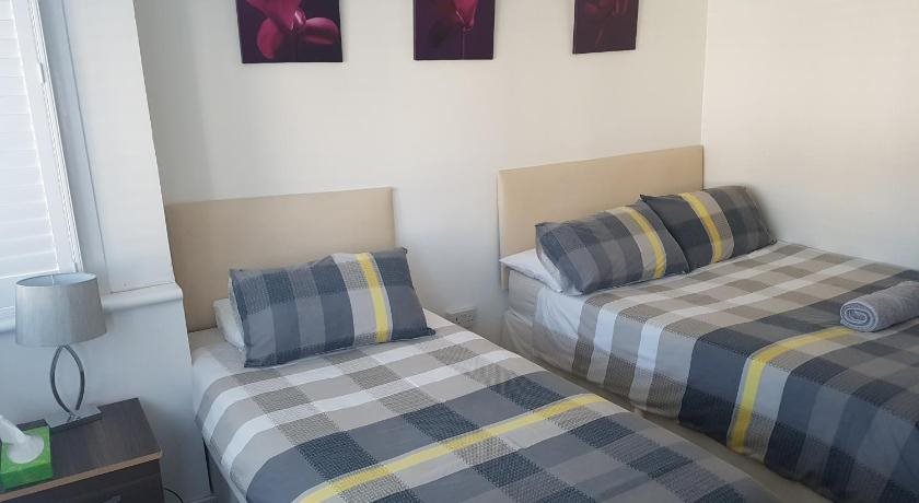 Apple House Guesthouse Wembley 12