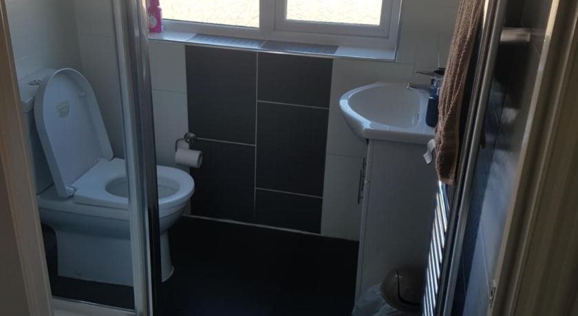 Apple House Guesthouse Wembley 15