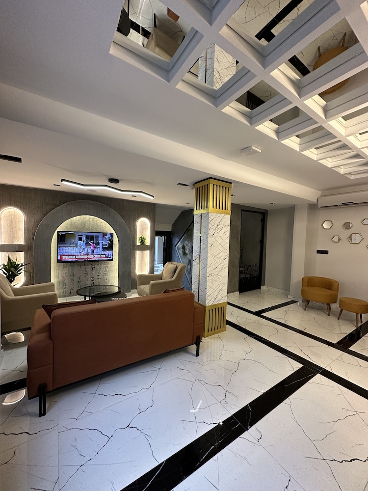 Paradise Airport Hotel 7