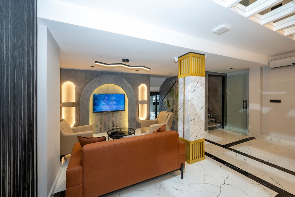 Paradise Airport Hotel 3