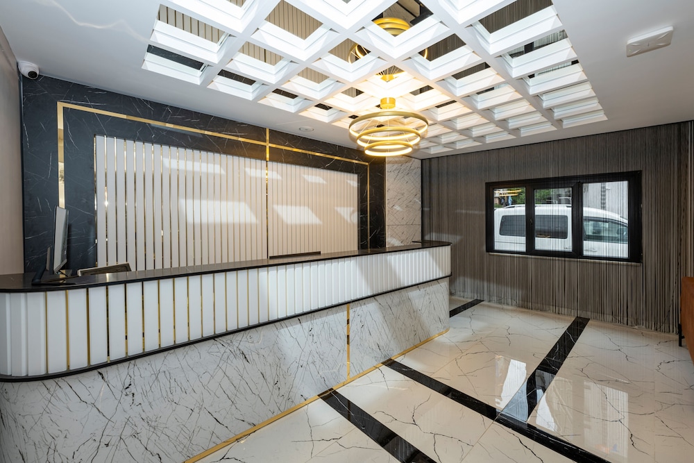 Paradise Airport Hotel 4