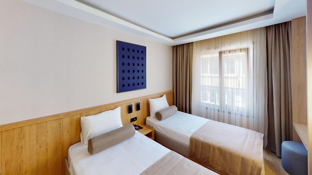 River Hotel 21
