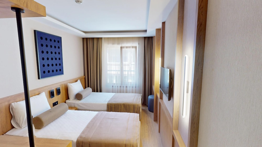River Hotel 22
