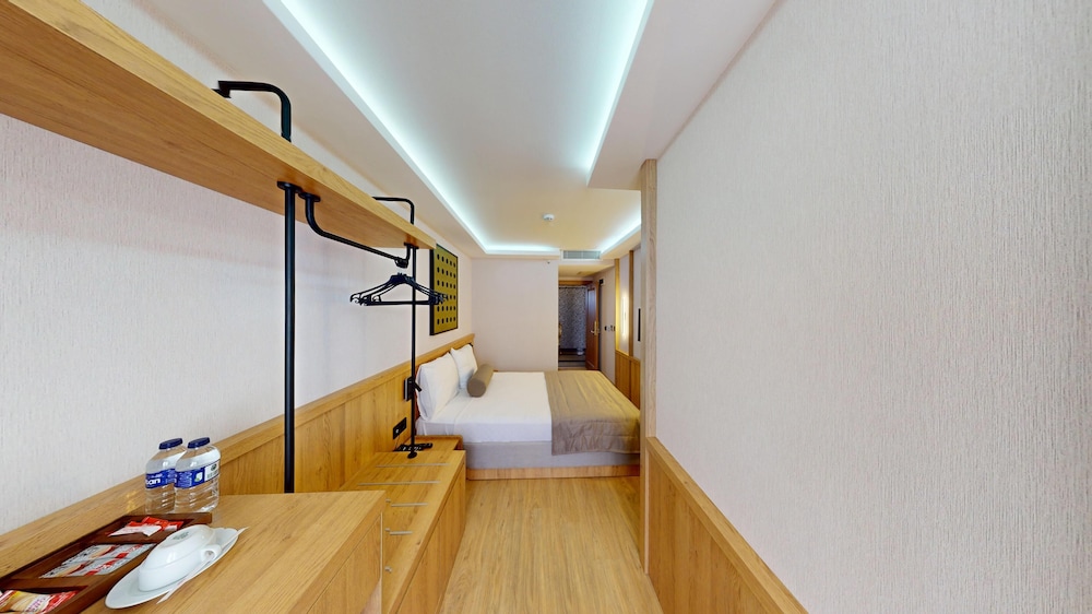River Hotel 15